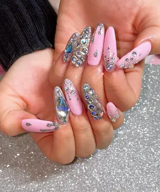 ネイル VIERU 🌈🎀💖のネイルデザイン