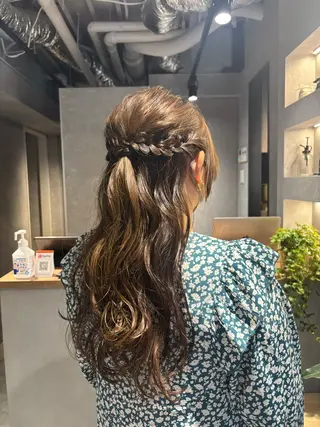 ロング ヘアアレンジ 久力琴音''透明感 カラー''アレンジのヘアスタイル