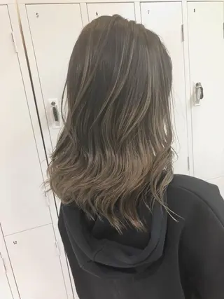 セミロング カラー 山崎 俊介のヘアスタイル