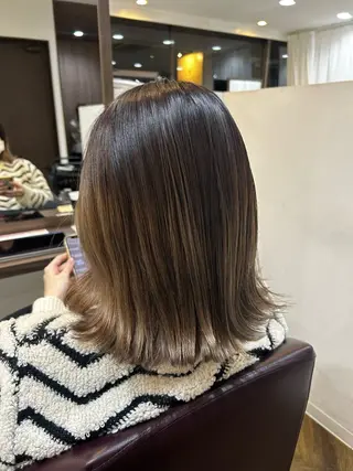 ミディアム カラー 上田 愛來のヘアスタイル