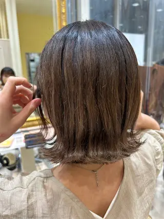 ミディアム 岩井 七香のヘアスタイル