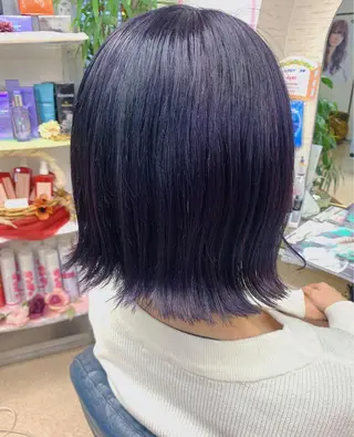 ミディアム カラー 岸田 梓武生のヘアスタイル