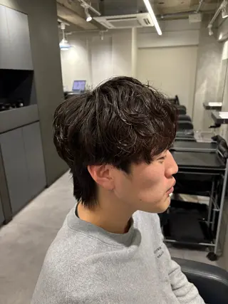 ミディアム パーマ メンズ 🐦‍🔥フェザーパ ーマ🐦‍🔥きるやのヘアスタイル