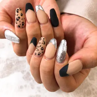 セミロング ネイル Gracias. rieのネイルデザイン