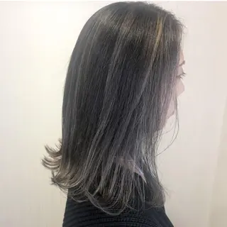 ミディアム カラー 新井 友菜のヘアスタイル