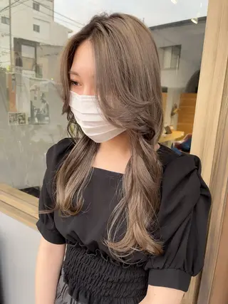 ロング カラー 透明感ハイトーン🦄 キラ🌈のヘアスタイル