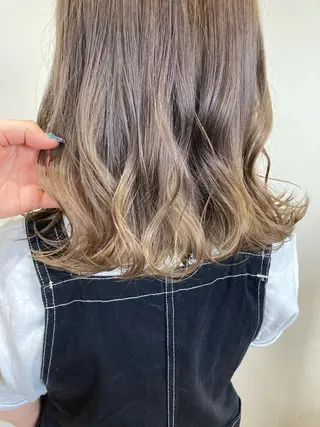 セミロング 梅山 美侑のヘアスタイル