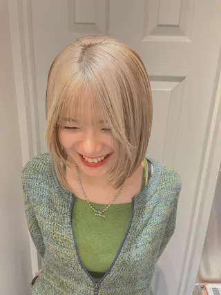 ショート カラー ネイル マツエク・マツパ アイブロウ ⭐ハイトーンブリーチ ミルクティーピンクのヘアスタイル