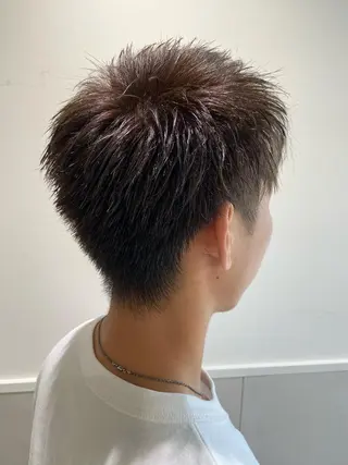 ショート カラー メンズ 小栗 麻衣のヘアスタイル