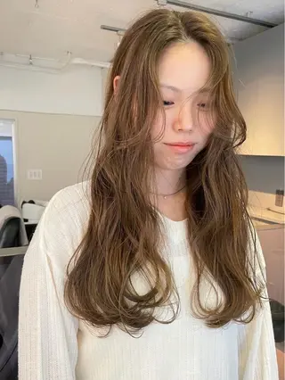 ロング 似合わせレイヤー ＆透明感カラーのヘアスタイル