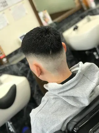 ショート 深夜23時まで営業 OR BARBERのヘアスタイル