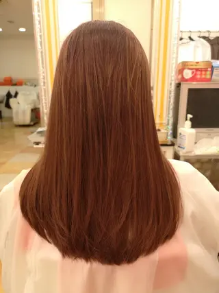 セミロング イプス ビューティーのヘアスタイル