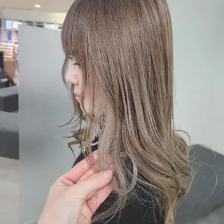 ロング カラー 安達まい/ インナーカラー◎のヘアスタイル