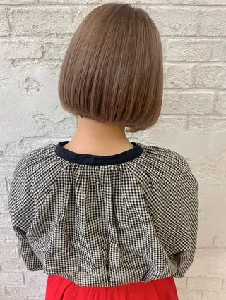 ショート カラー オリーブ/アッシュ やわらか透明感カラーのヘアスタイル