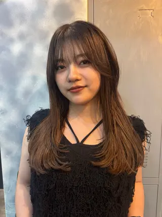カラー Ami/艶カラー/ レイヤー/ハイトーンのヘアスタイル