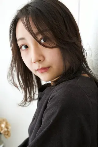 セミロング カラー fio マナミのヘアスタイル