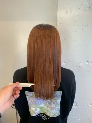 ミディアム カラー トップ スタイリストのヘアスタイル