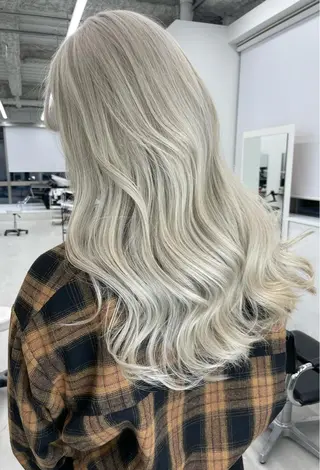 カラー BLEACHi /noeのヘアスタイル