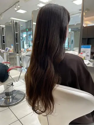 ロング カラー アートディレクター 尾内 友美のヘアスタイル