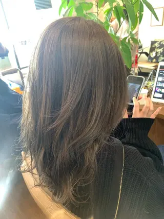 セミロング カラー coupe ciseauxのヘアスタイル