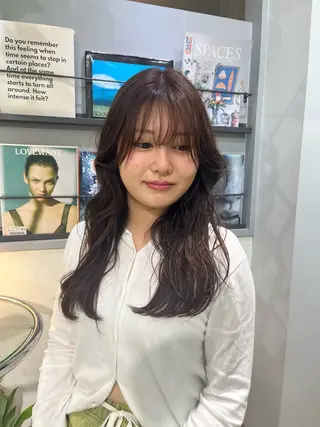 カラー 韓国アンニュイ/ アミのヘアスタイル