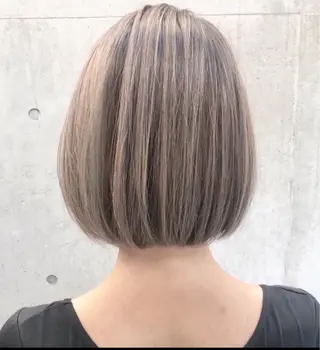ショート カラー AKI アキのヘアスタイル