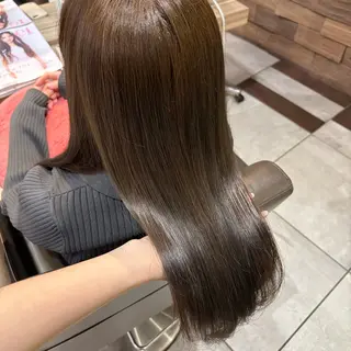 ロング ｶﾉ / 艶カラー/レイヤーのヘアスタイル