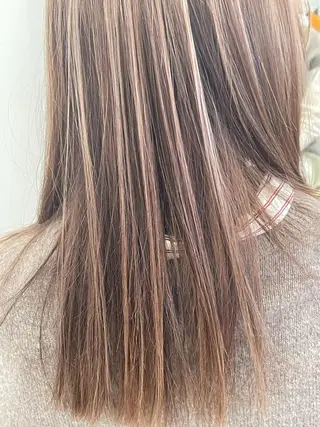 セミロング カラー 💓パーマ，💗 レイヤーカットのヘアスタイル
