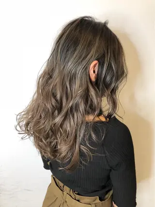 セミロング ブリーチカラー🌈 石垣翔太のヘアスタイル