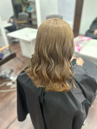 ロング カラー ヘアアレンジ 🤍 minaのヘアスタイル
