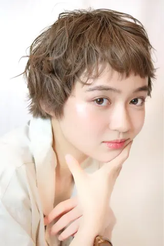 カラー 安達 葵のヘアスタイル