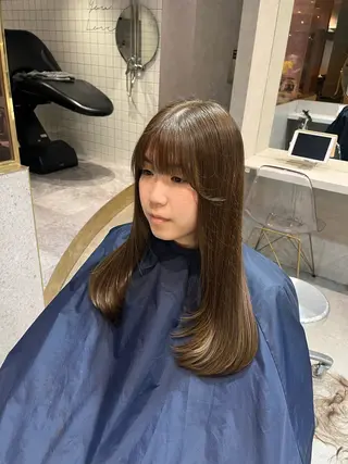 セミロング マアヤ/ハイトーン /ハイレイヤーのヘアスタイル