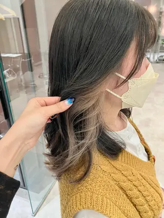 ミディアム カラー サキ🤍ハイトーン 🩰くびれ巻きヘアのヘアスタイル