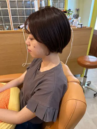 ショート カラー 加岳井 しおりのヘアスタイル