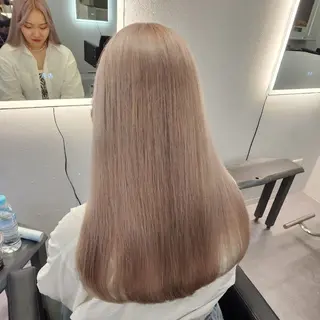 ロング カラー ツヤ髪✨縮毛矯正 ハイトーンカラーのヘアスタイル