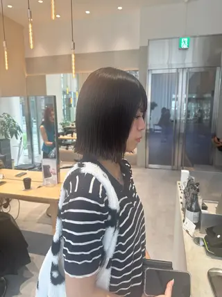 ミディアム ミオ💎ショート 透ける暗髪のヘアスタイル
