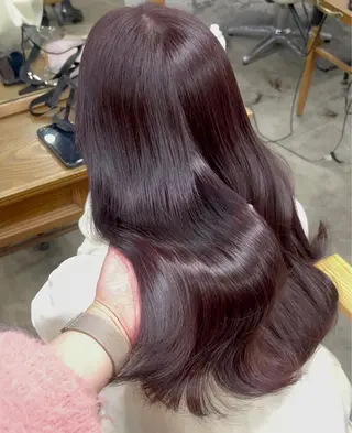 ロング タマシロカリン 艶カラー/レイヤーのヘアスタイル