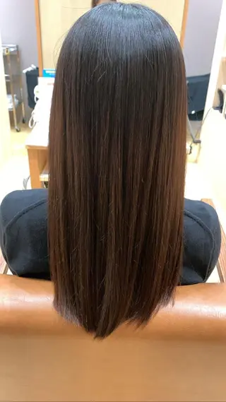 カラー クボタ アヤナのヘアスタイル