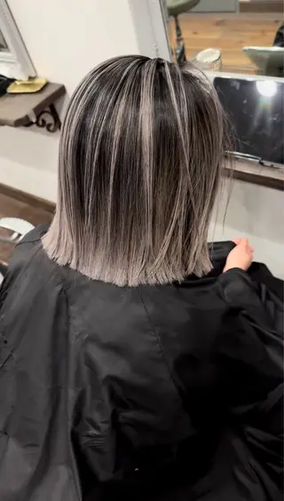 ミディアム バレイヤージュ 隅中秀弥のヘアスタイル