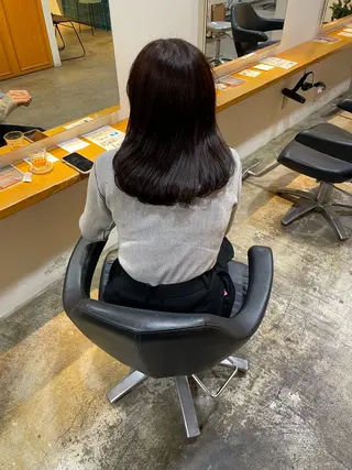 ミディアム カラー MIOベージュカラー 柔らかいカラーのヘアスタイル