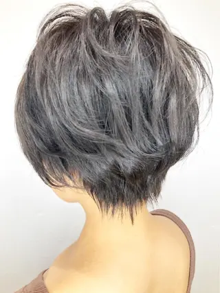 ショート カラー 上田 篤史のヘアスタイル