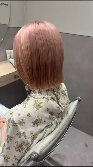 ミディアム ブリーチ/ハイトーン /大人バレイヤージュのヘアスタイル