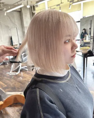 ショート 心斎橋/プルエクステ ハイトーン/カットのヘアスタイル