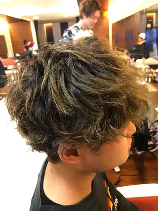 ショート パーマ メンズ 塩谷黎✨イルミナ カラーメンズパーマ✨のヘアスタイル