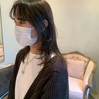 ロング SAKINO. ベージュカラーのヘアスタイル