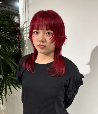 ミディアム イシザワ ユミのヘアスタイル