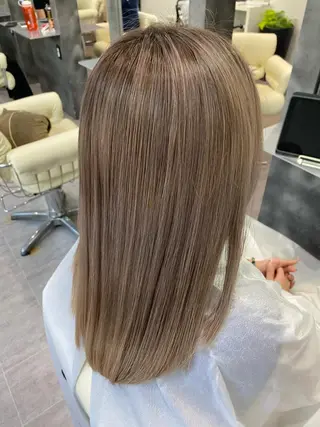 セミロング カラー ハイライト&ブリーチ 💇🏼‍♀MAHOのヘアスタイル