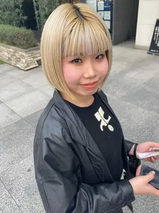 ミディアム デザインカラー/ボブ ブリーチカラー/ユリのヘアスタイル