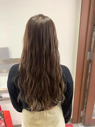 ロング カラー 蓮見  友里のヘアスタイル