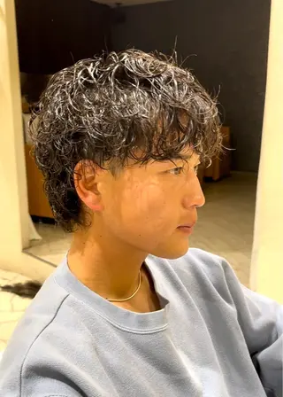 ショート パーマ メンズ 山口 陸のヘアスタイル